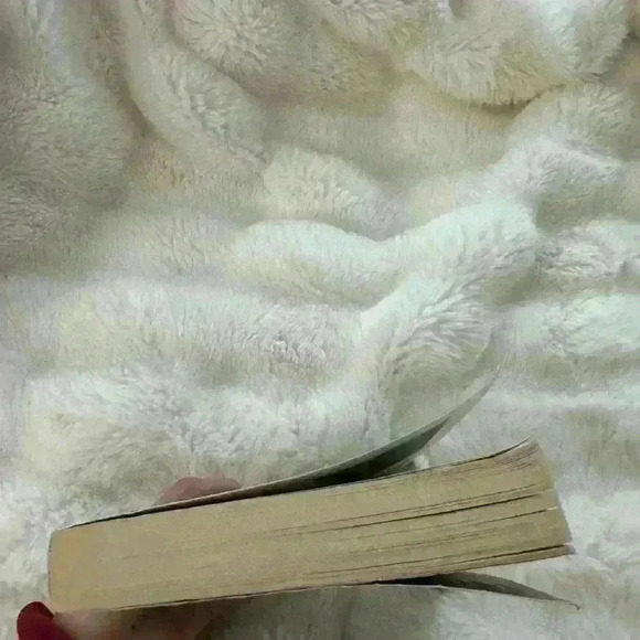 The Maze Runner James Dashner  Novel Book Paperback Copy - Picture 5 of 5